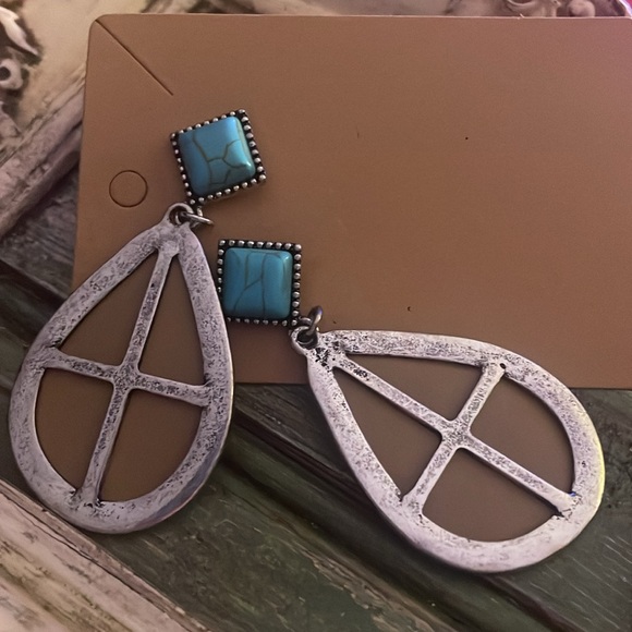 NWOT Faux turquoise and animal print drop earrings - Picture 3 of 3